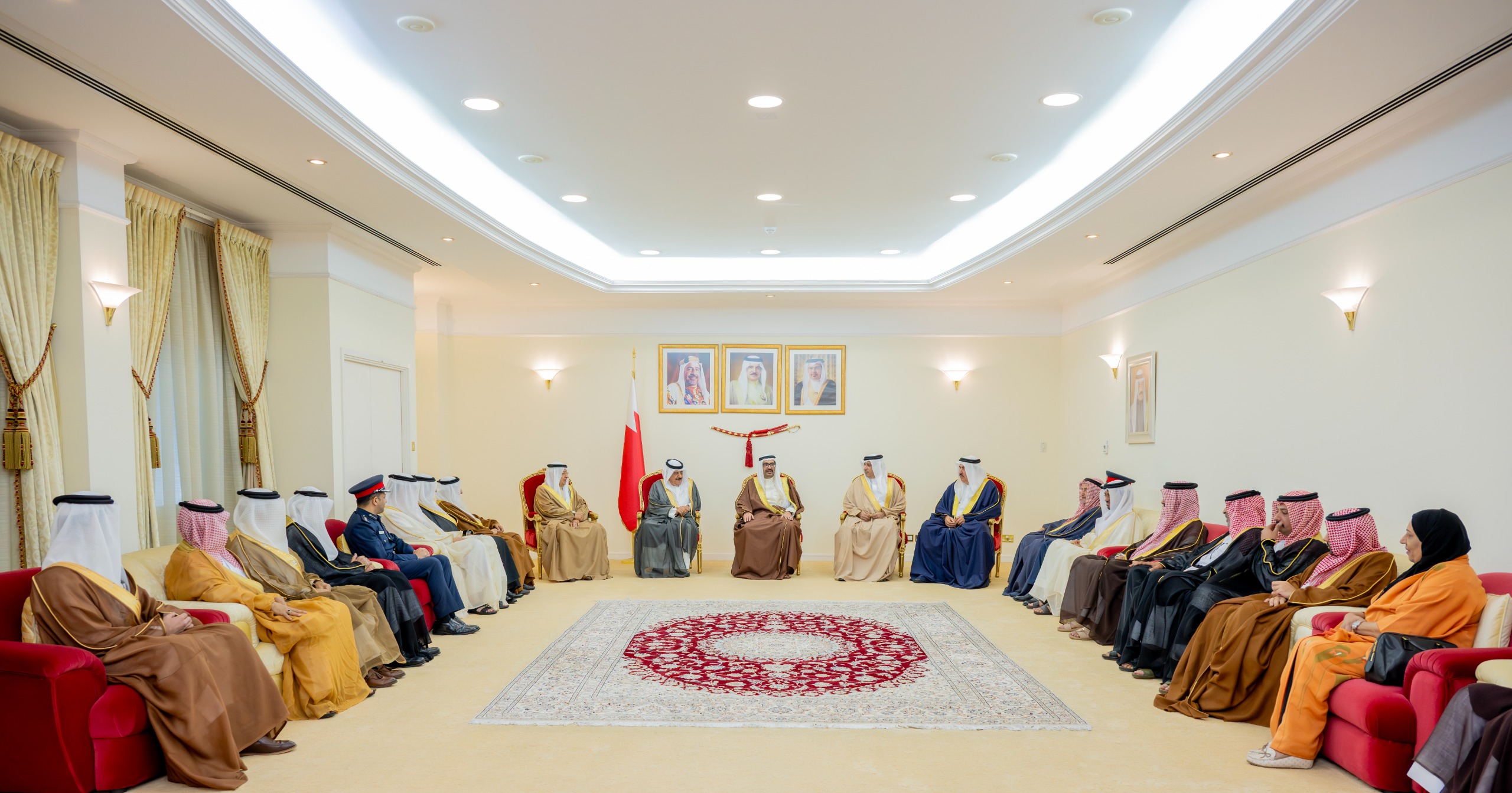 خلال التقاء سموه بالأهالي في مجلس المحافظة ..سمو محافظ المحافظة الجنوبية: تعزيز التواصل مع المواطنين وتلبية احتياجاتهم لتحقيق المزيد من الخدمات التنموية<